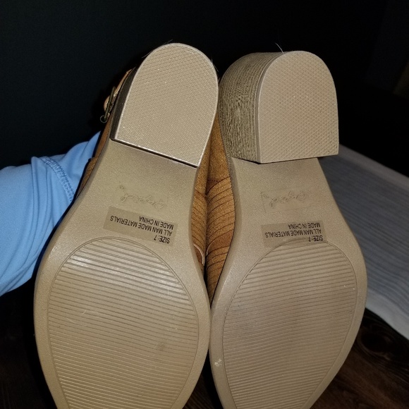 Shoes - Picture 4 of 4